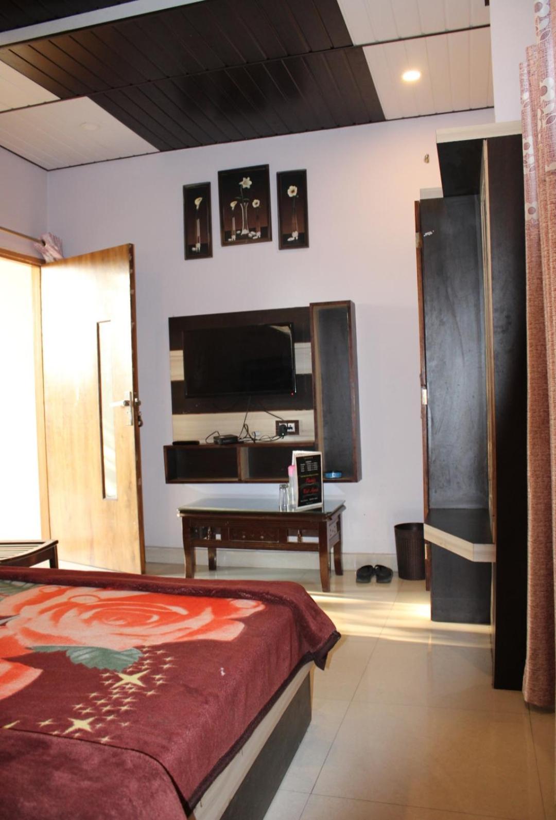 Oak Wood Homestay Banikhet Dalhousie Exterior photo